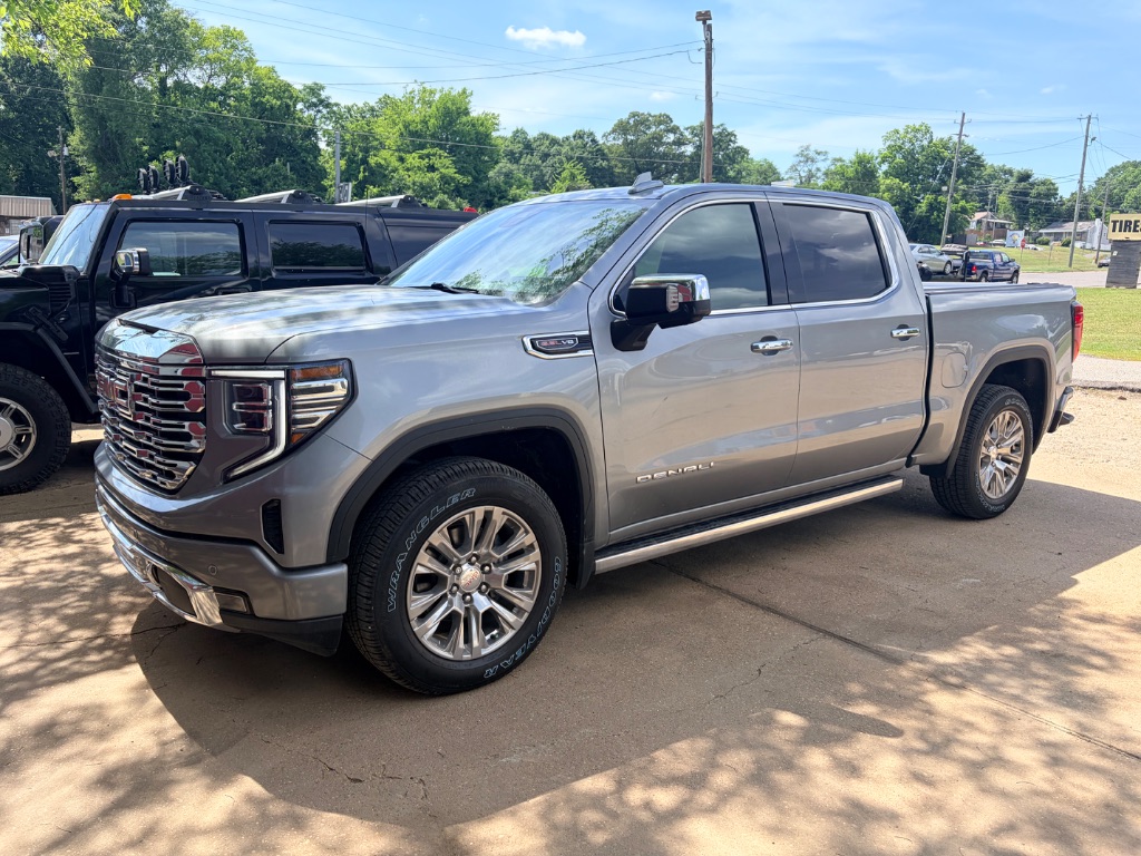 2023 GMC Sierra 4WD Crew Cab Short Box Denali's photo