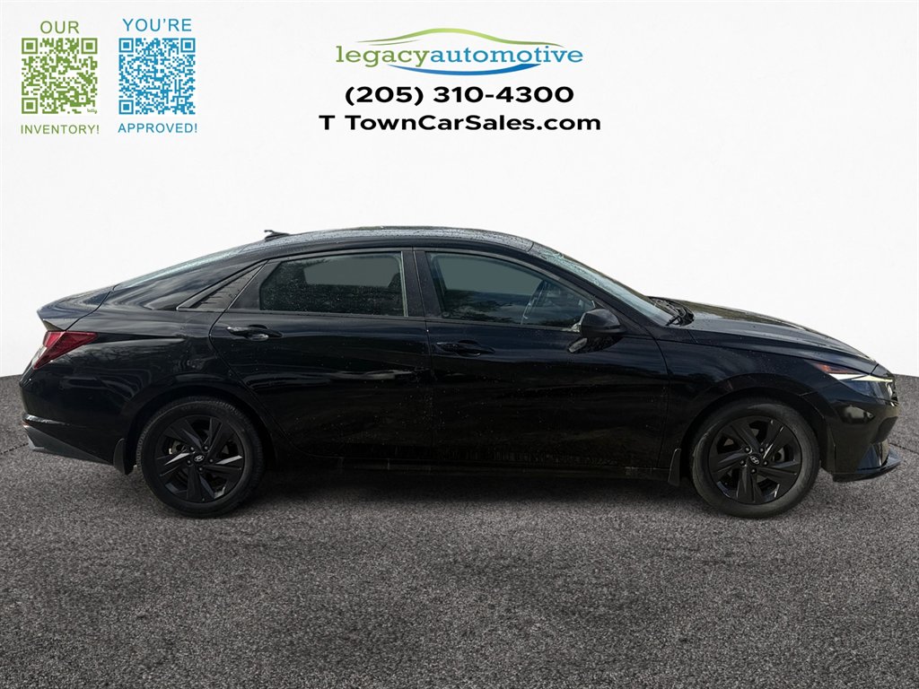 2022 Hyundai Elantra SEL's photo