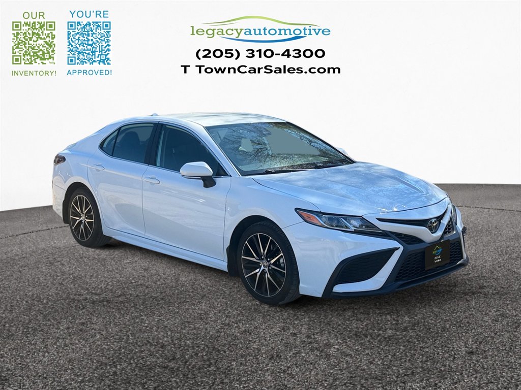 2023 Toyota Camry SE's photo